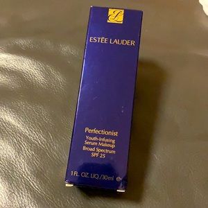 ESTĒE LAUDER Perfectionist Youth-Infusing Serum
